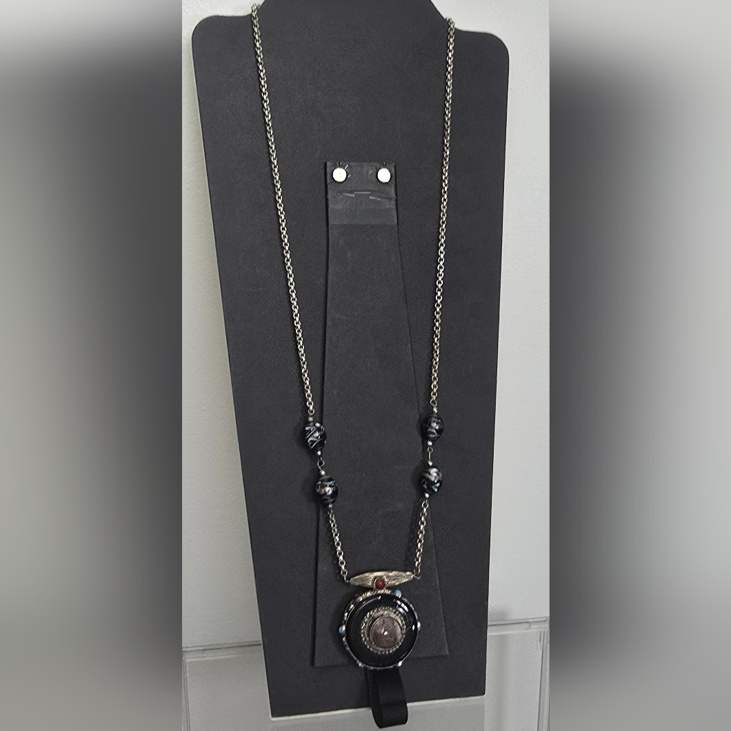 Elegant Gold And Silver Tone Necklace